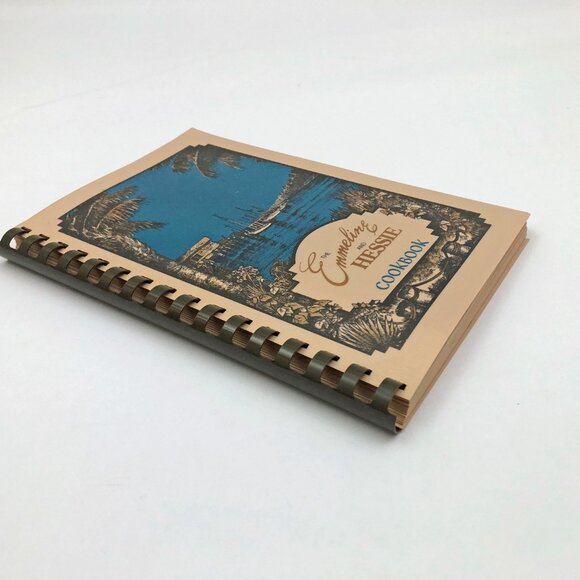 The Emmeline and Hessie Cookbook St Simons Island Georgia Seafood 1st Ed Signed - Picture 3 of 8